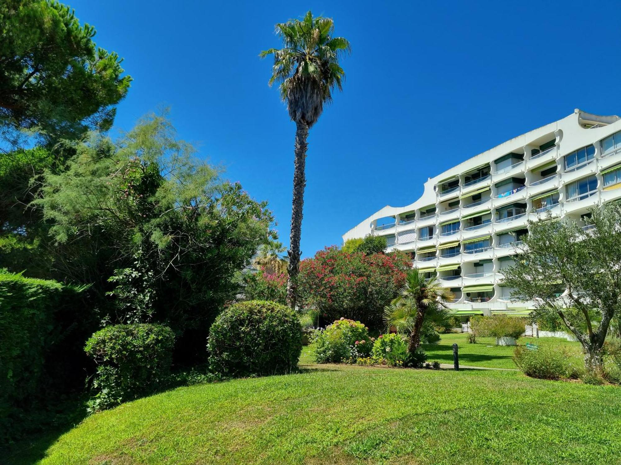 Superbe T2 Tout Confort 3 Etoiles, Entierement Renove Avec Piscine, Parking, Clim, Wifi, Netflix La Grande Motte Dış mekan fotoğraf