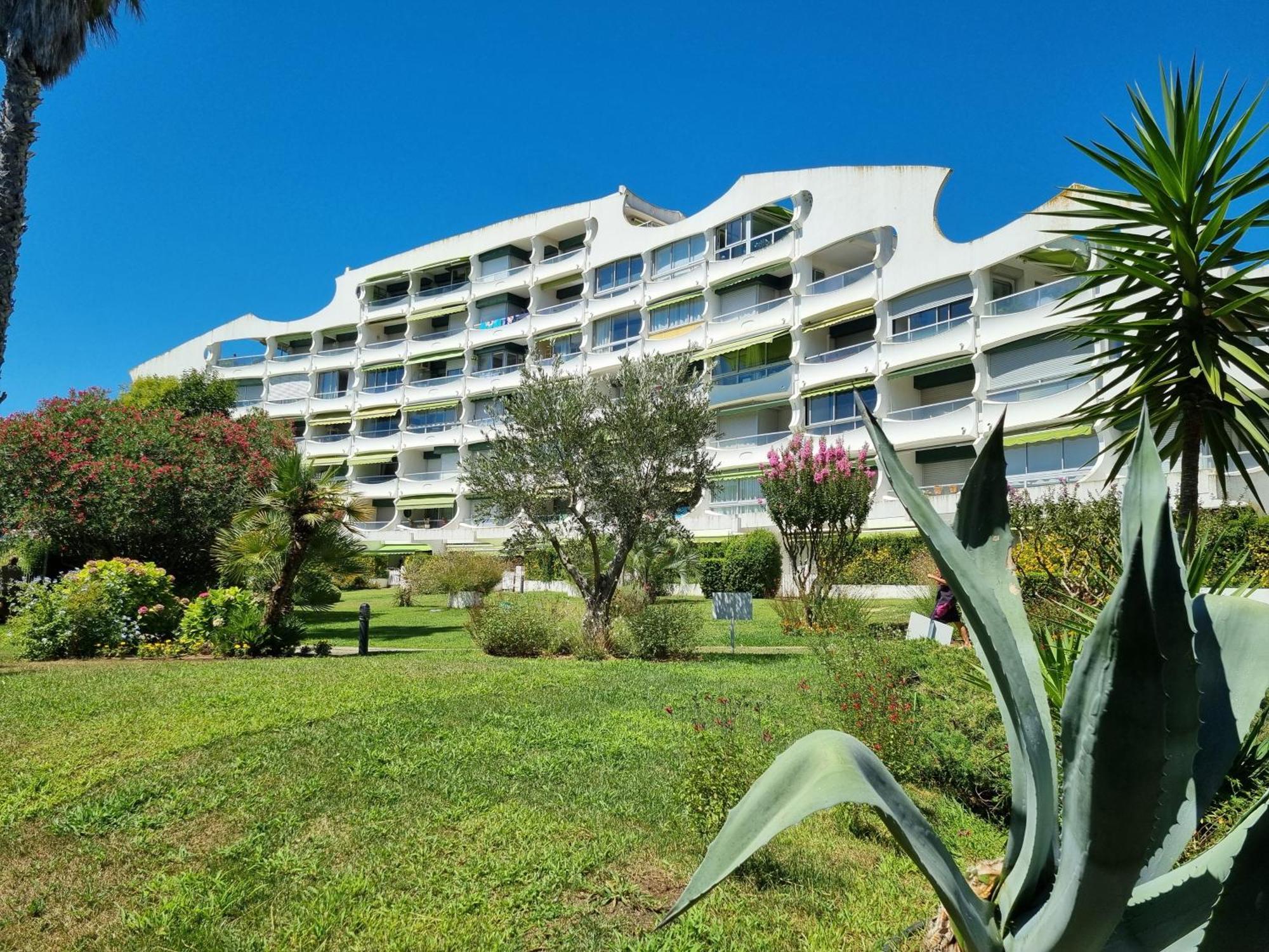 Superbe T2 Tout Confort 3 Etoiles, Entierement Renove Avec Piscine, Parking, Clim, Wifi, Netflix La Grande Motte Dış mekan fotoğraf